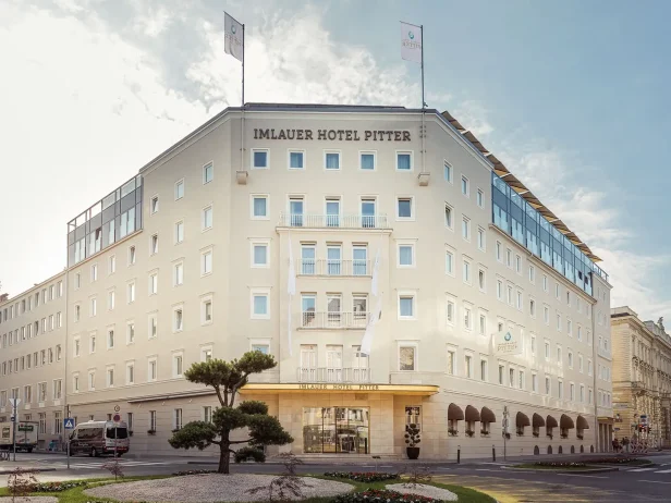 IMLAUER-HOTEL-PITTER_main-entrance_cropped_processed_by_imagy