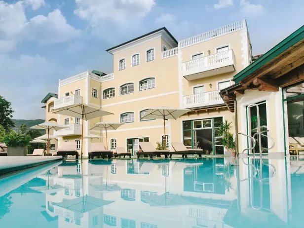 csm_eichingerbauer-2022-EB-Pool-RET_a1770f1aff_cropped_processed_by_imagy